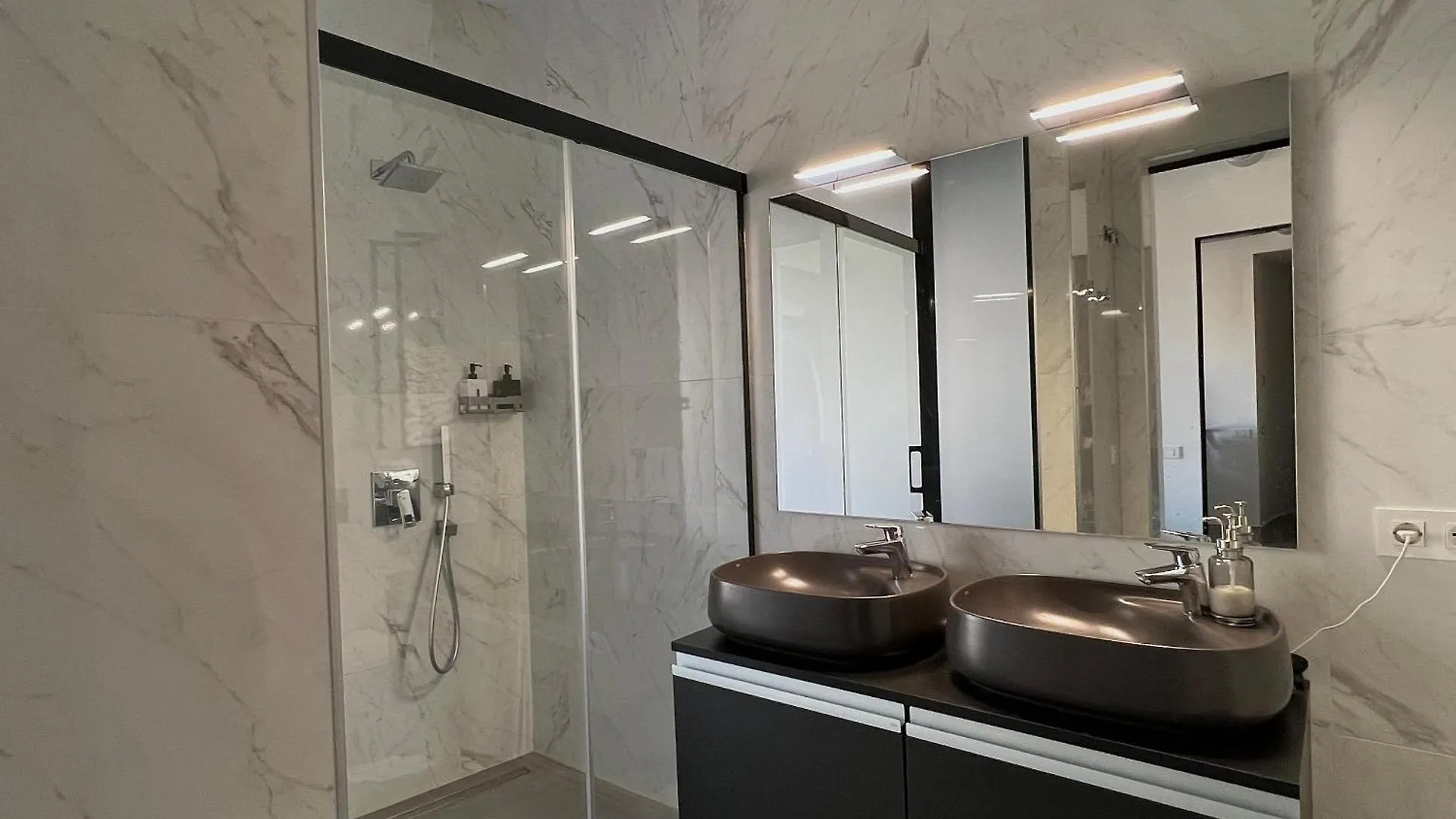 Apartment One Bedroom, Murphy Bed, Sofa Bed, Home-Office, Modern, Quiet, Fully Equipped, Powerful Ac, 300 Mbps Fibre, Washer And Dryer Malaga Spain