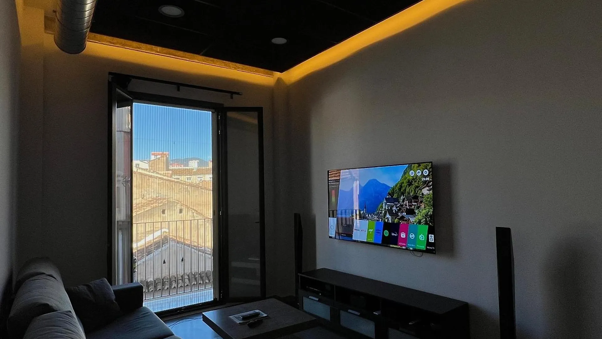 One Bedroom, Murphy Bed, Sofa Bed, Home-Office, Modern, Quiet, Fully Equipped, Powerful Ac, 300 Mbps Fibre, Washer And Dryer Malaga Apartment