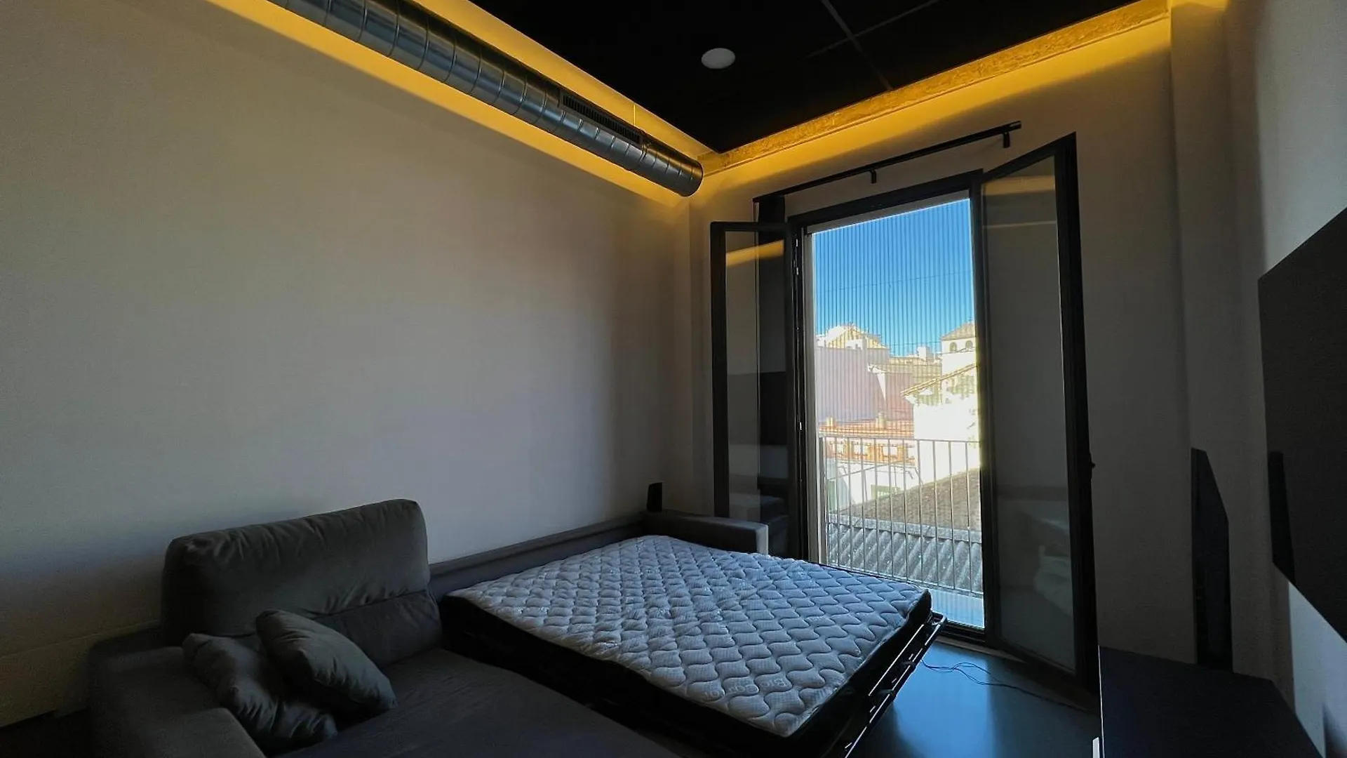 One Bedroom, Murphy Bed, Sofa Bed, Home-Office, Modern, Quiet, Fully Equipped, Powerful Ac, 300 Mbps Fibre, Washer And Dryer Malaga