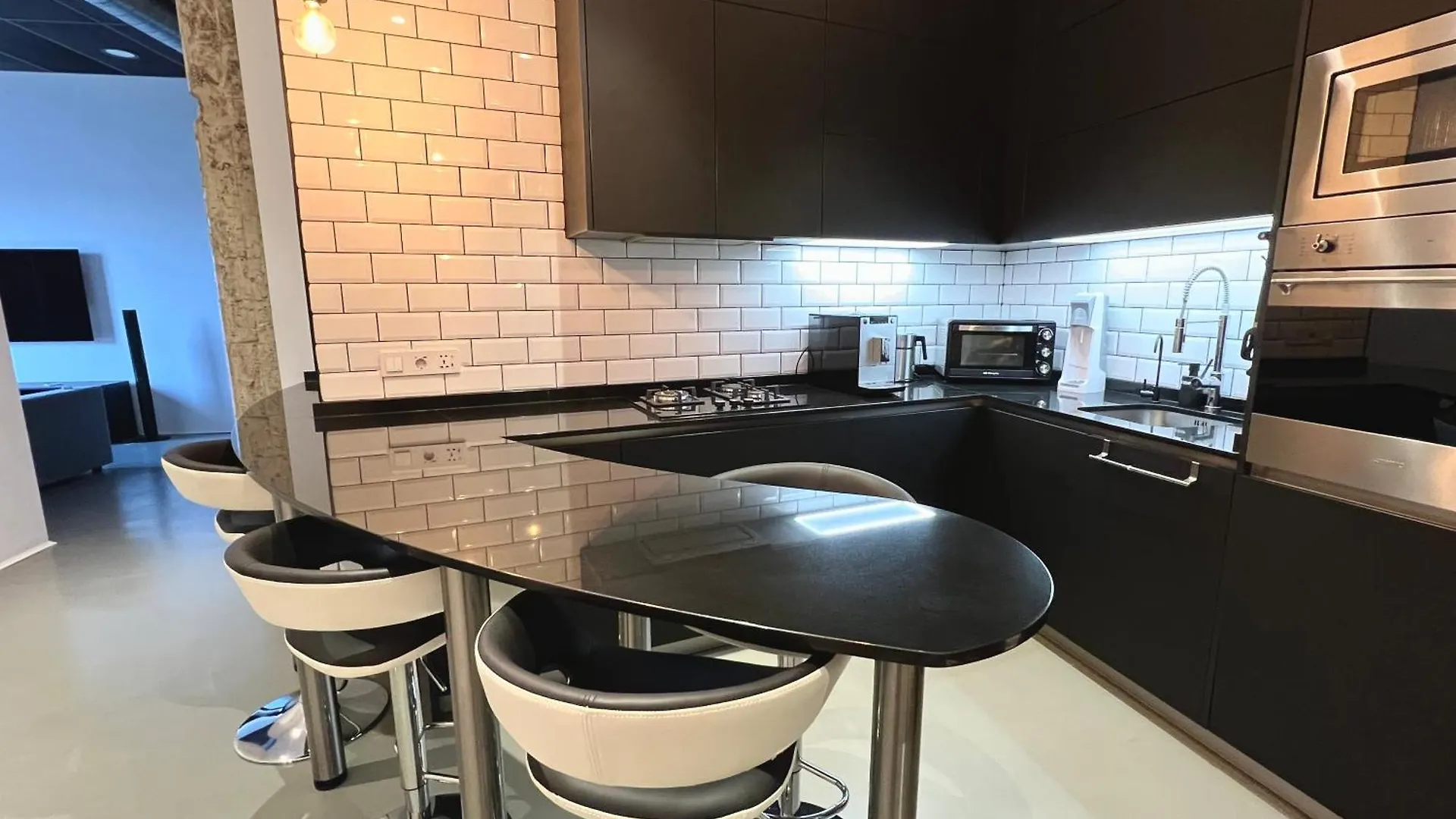 One Bedroom, Murphy Bed, Sofa Bed, Home-Office, Modern, Quiet, Fully Equipped, Powerful Ac, 300 Mbps Fibre, Washer And Dryer Malaga