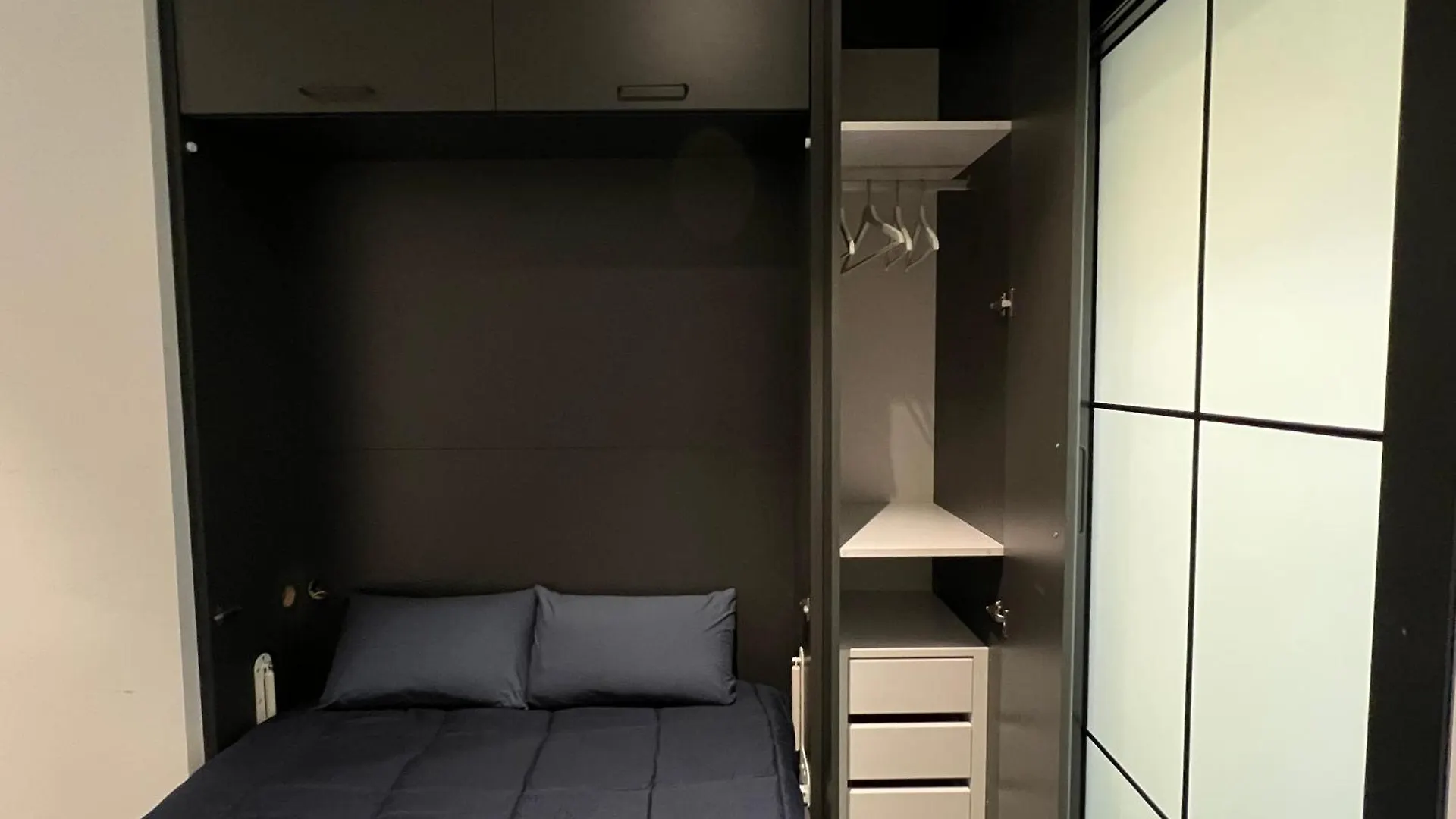Apartment One Bedroom, Murphy Bed, Sofa Bed, Home-Office, Modern, Quiet, Fully Equipped, Powerful Ac, 300 Mbps Fibre, Washer And Dryer Malaga