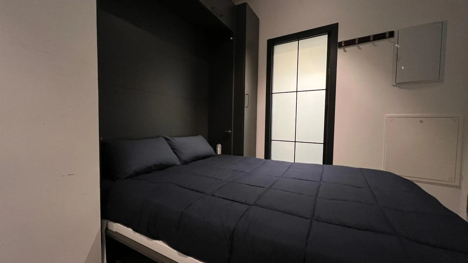 One Bedroom, Murphy Bed, Sofa Bed, Home-Office, Modern, Quiet, Fully Equipped, Powerful Ac, 300 Mbps Fibre, Washer And Dryer Malaga Apartment