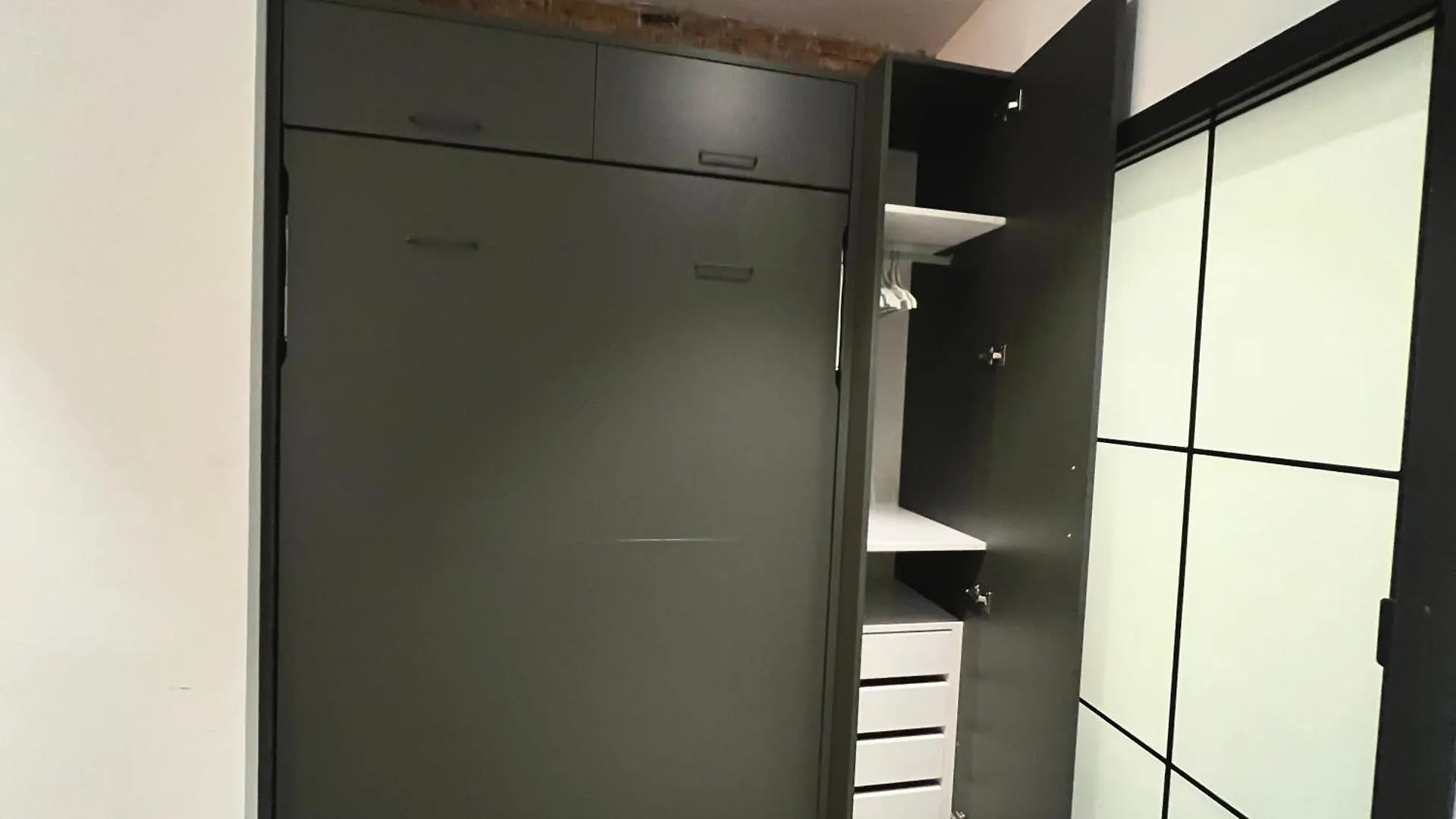 One Bedroom, Murphy Bed, Sofa Bed, Home-Office, Modern, Quiet, Fully Equipped, Powerful Ac, 300 Mbps Fibre, Washer And Dryer Malaga 0*,