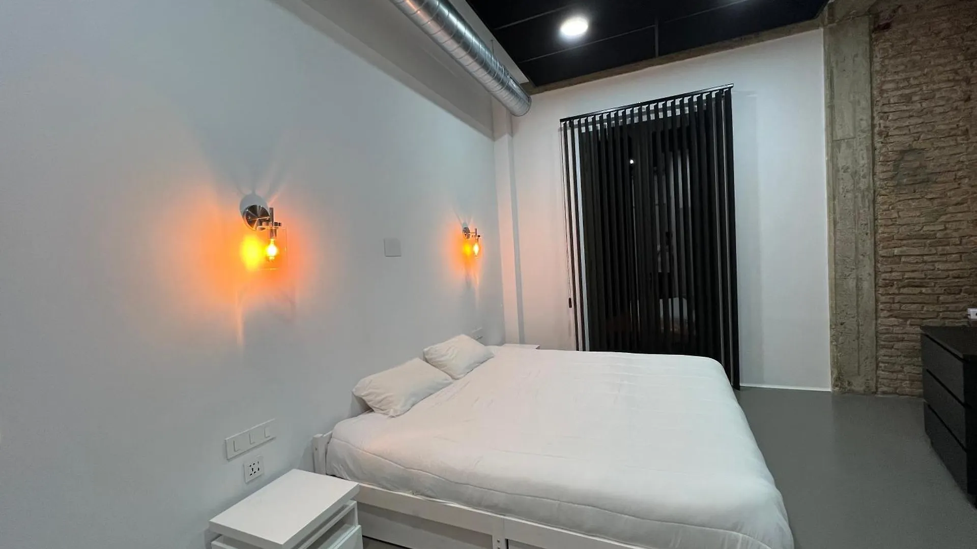 One Bedroom, Murphy Bed, Sofa Bed, Home-Office, Modern, Quiet, Fully Equipped, Powerful Ac, 300 Mbps Fibre, Washer And Dryer Malaga Apartment