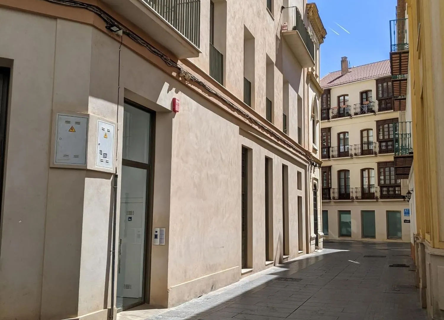 One Bedroom, Murphy Bed, Sofa Bed, Home-Office, Modern, Quiet, Fully Equipped, Powerful Ac, 300 Mbps Fibre, Washer And Dryer Malaga Spain
